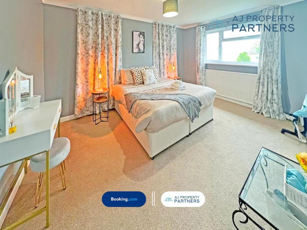 Premium Deal L Hill View Home L Last-Minute Offer L Cheltenham L Aj Properties L Perfect For Short Or Long Stays L 4Beds 4Bedrooms Εξωτερικό φωτογραφία