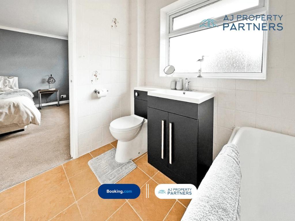 Premium Deal L Hill View Home L Last-Minute Offer L Cheltenham L Aj Properties L Perfect For Short Or Long Stays L 4Beds 4Bedrooms Εξωτερικό φωτογραφία