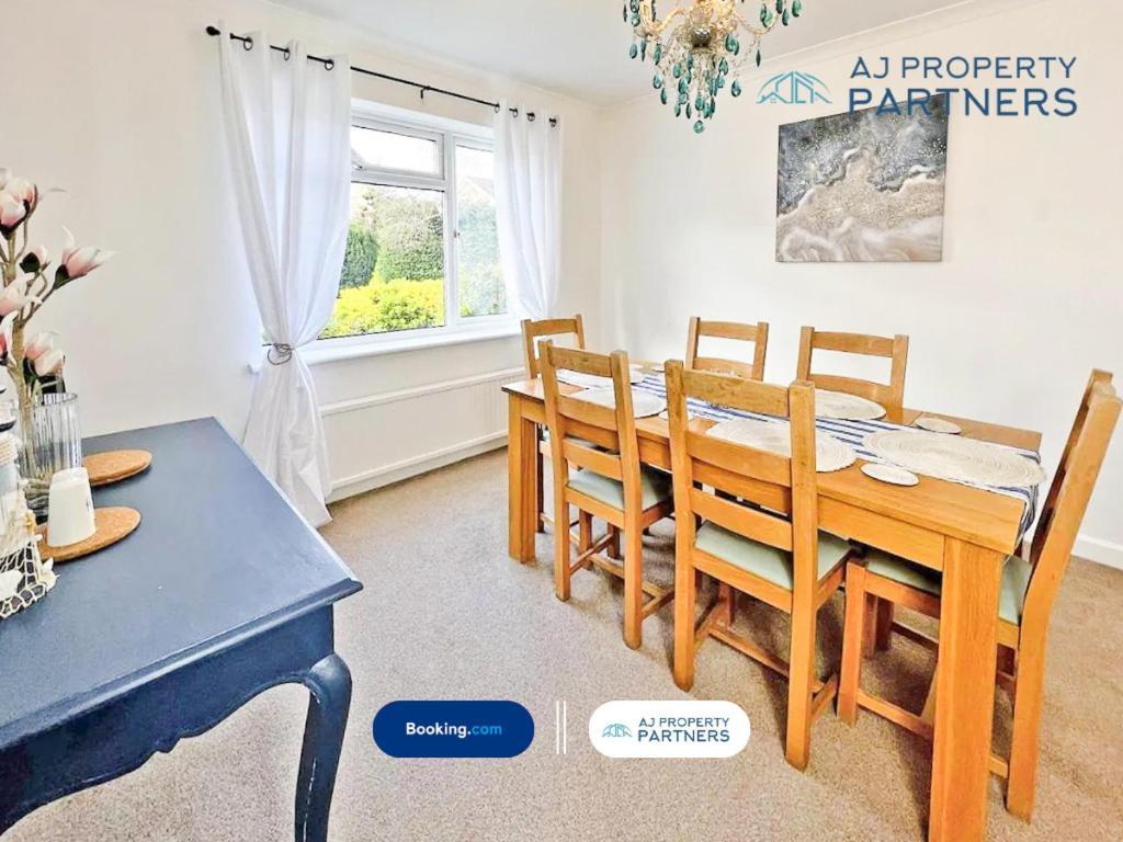 Premium Deal L Hill View Home L Last-Minute Offer L Cheltenham L Aj Properties L Perfect For Short Or Long Stays L 4Beds 4Bedrooms Εξωτερικό φωτογραφία
