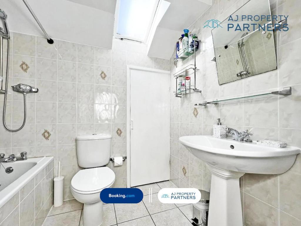 Premium Deal L Hill View Home L Last-Minute Offer L Cheltenham L Aj Properties L Perfect For Short Or Long Stays L 4Beds 4Bedrooms Εξωτερικό φωτογραφία