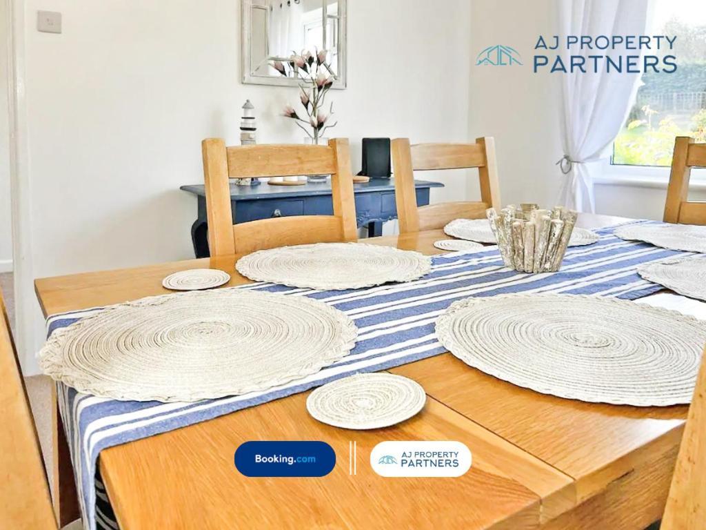 Premium Deal L Hill View Home L Last-Minute Offer L Cheltenham L Aj Properties L Perfect For Short Or Long Stays L 4Beds 4Bedrooms Εξωτερικό φωτογραφία