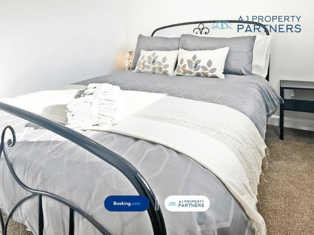 Premium Deal L Hill View Home L Last-Minute Offer L Cheltenham L Aj Properties L Perfect For Short Or Long Stays L 4Beds 4Bedrooms Εξωτερικό φωτογραφία