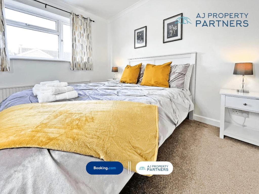 Premium Deal L Hill View Home L Last-Minute Offer L Cheltenham L Aj Properties L Perfect For Short Or Long Stays L 4Beds 4Bedrooms Εξωτερικό φωτογραφία